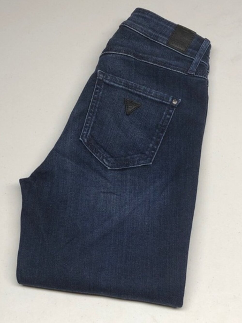 LIKE NEW GUESS HIGH-RISE 1981 SKINNY JEANS 24x32 ⭐️